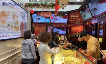 Người dân 'đổ xô' mua vàng trước ngày vía Thần Tài