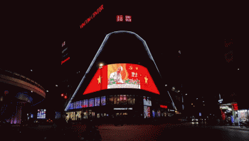 Hà Nội rực rỡ cờ hoa kỷ niệm 134 năm ngày sinh Chủ tịch Hồ Chí Minh