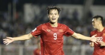 Văn Toàn và Đình Bắc lập công, tuyển Việt Nam thắng kịch tính Philippines